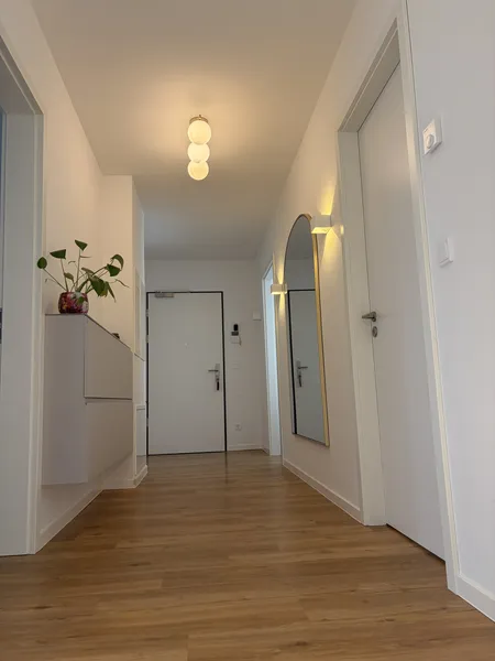 Großzügige 4-Zimmer-Wohnung mit 2 Balkonen, Aufzug & 2 Stellplätzen — photo 1